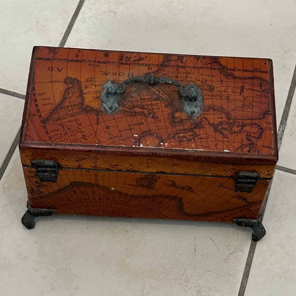 Antique chest - Picture 13 of 15